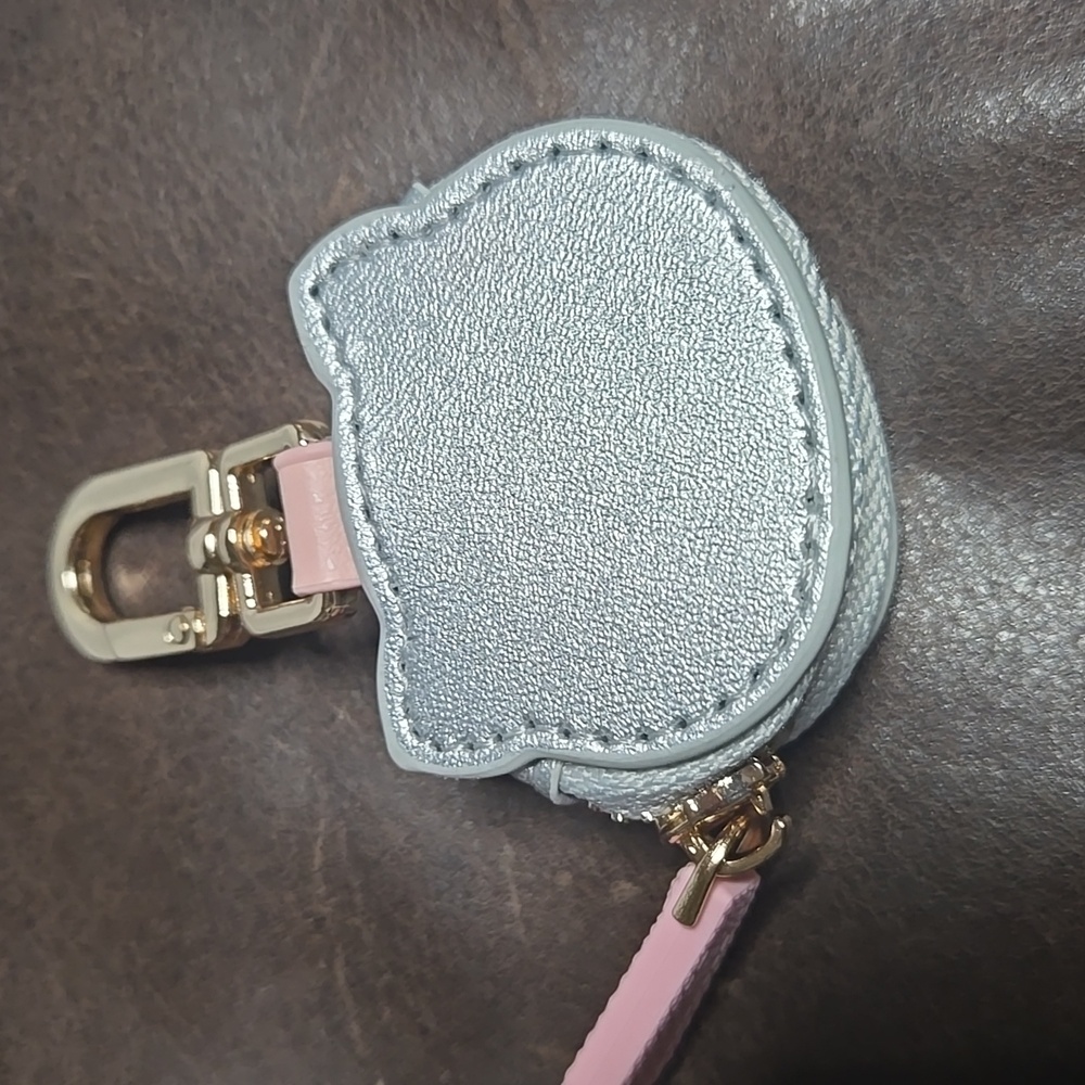 Hello Kitty White and Red Coin Purse Keychain - Picture 7 of 7